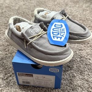 Hey Dude youth wally